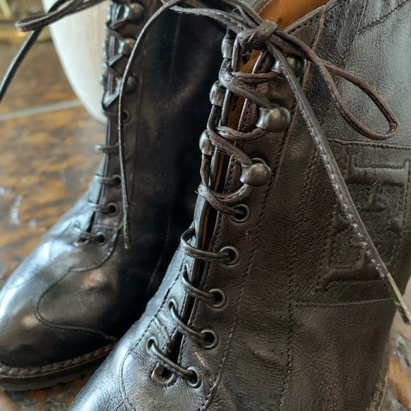 ♥️ESCADA BLACK LEATHER LACE UP ANKLE BOOTS - Picture 6 of 13